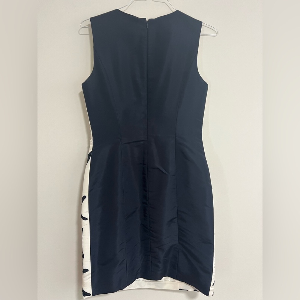 Oscar De La Renta Beaded Leaf Appliqué Faille Dress. Excellent Condition. Size 8 - Picture 5 of 13